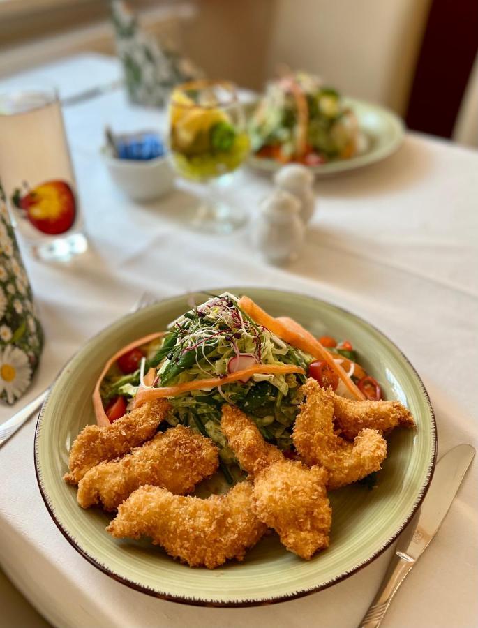 Traditionsgasthaus Goldener Loewe Riesa Restaurant & Pension ภายนอก รูปภาพ
